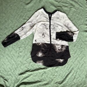 Simply Vera Vera Wang Black and White Blouse